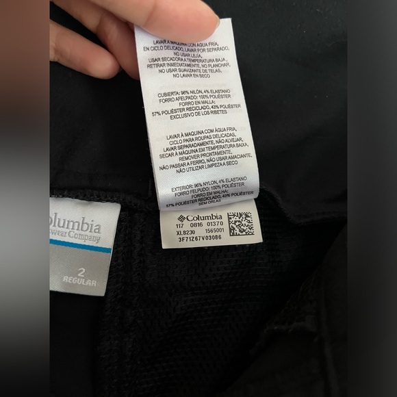 2R Columbia Women’s Summit Valley Black Convertible Pant - Picture 6 of 10